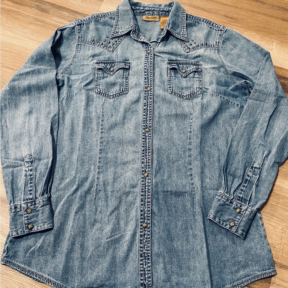 Wrangler Women’s Pearl Snap Denim Rodeo Shirt